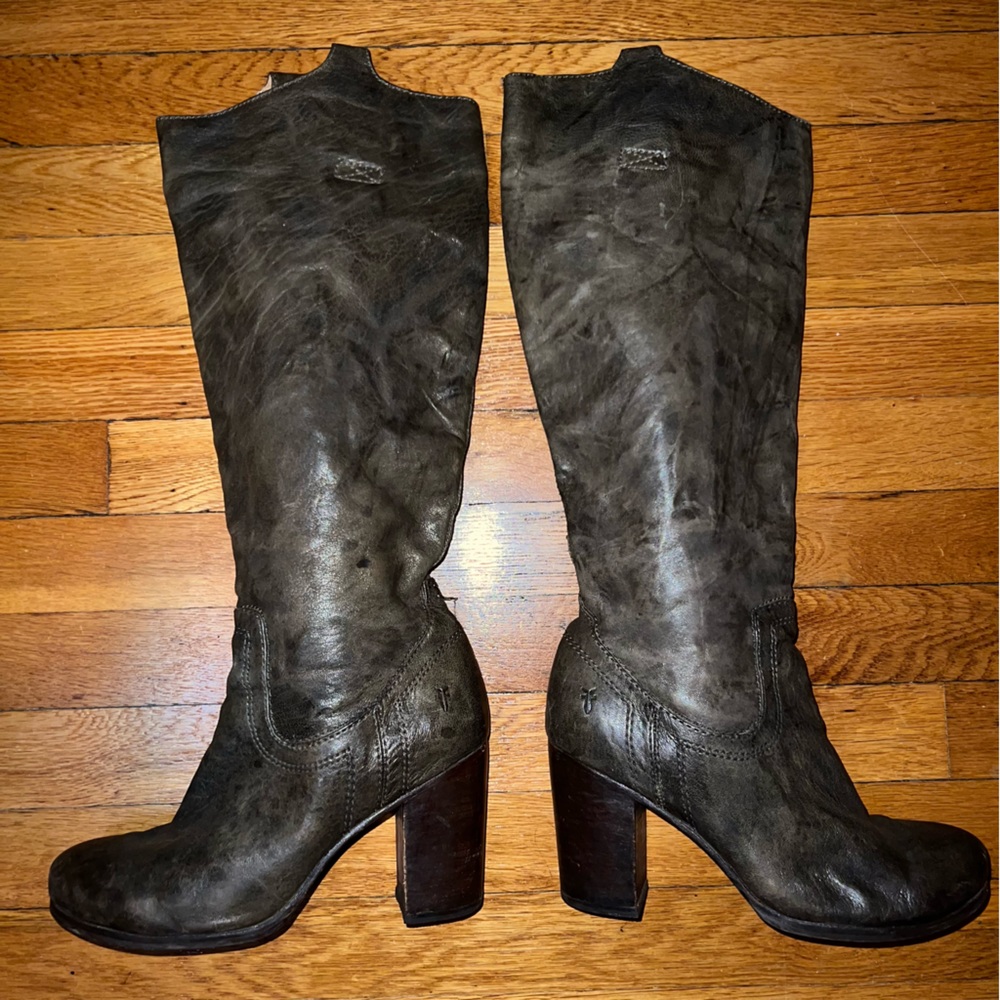 Frye Carson Heel Tab green gray heeled riding boots. Great Pre-Owned Condition